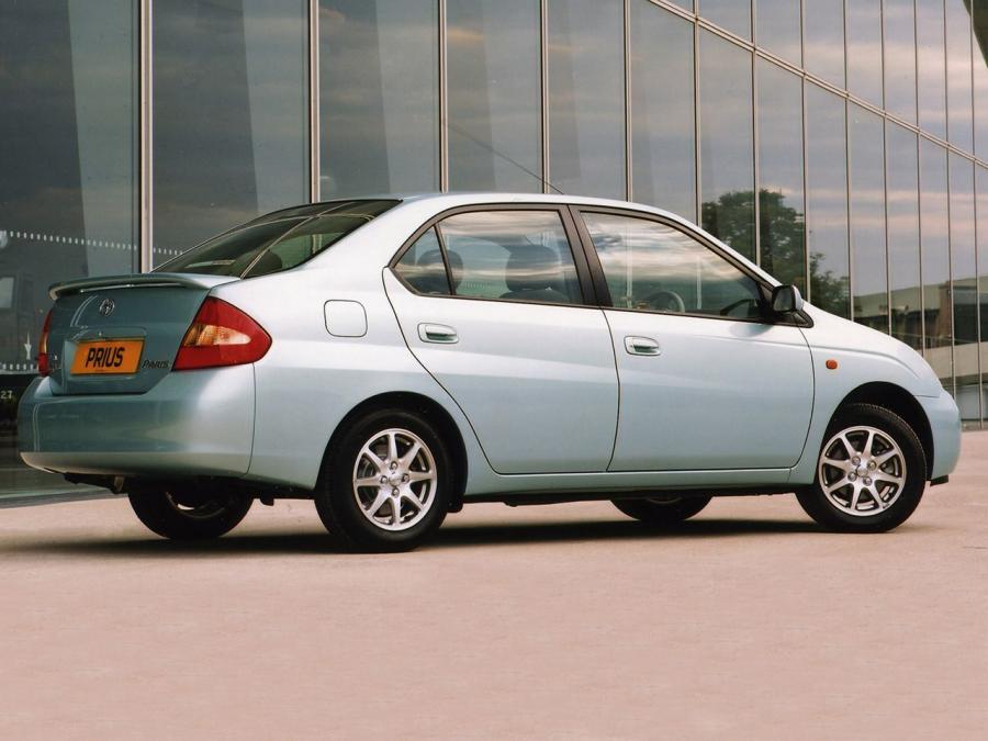  Toyota Prius 2000 года  (UK) (фото 2 из 6)